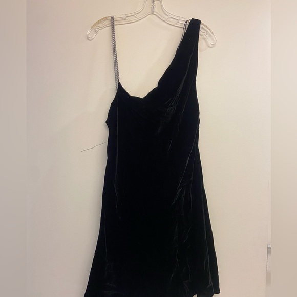 Zara Black Velvet Dress with Chain Stap - Picture 6 of 6